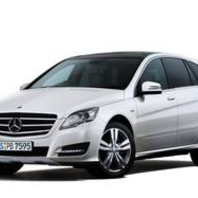 Mercedes-Benz R-Class Equipped with a New Generation of High-Power, High-Efficiency Direct Injection Engines | Mercedes-Benz