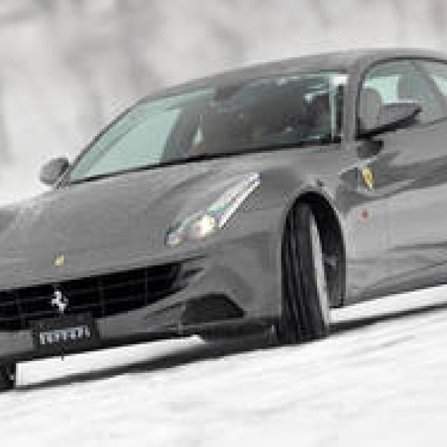 Test Drive of the Ferrari FF on an Ice Circuit