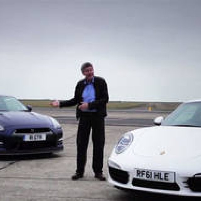 Nissan GT-R vs. Porsche 911 Carrera S