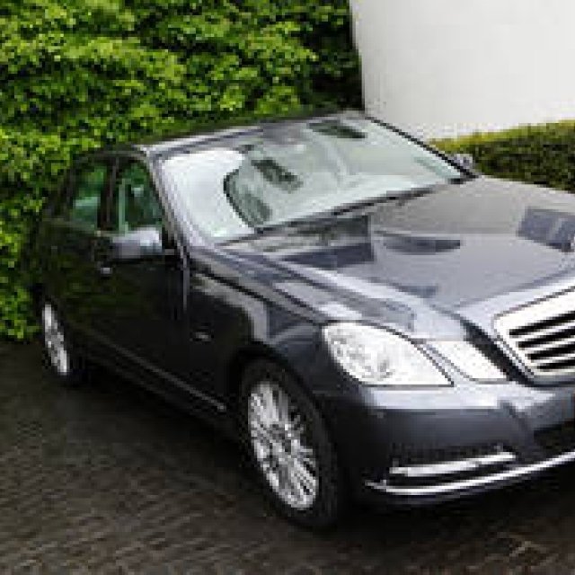 A Test Drive of the Mercedes-Benz E300 BlueTEC HYBRID | Mercedes-Benz