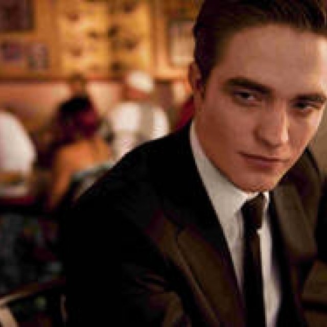 CHANEL | Robert Pattinson's wrist adorned with the Chanel "J12 CHROMATIC".