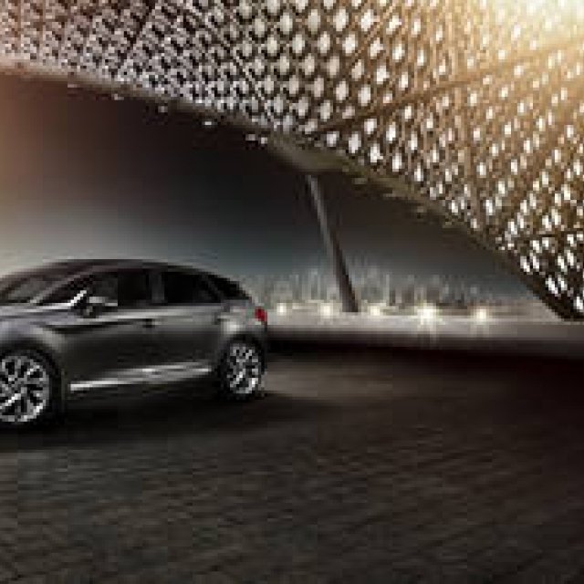 The New Top-Tier DS Line Model, the "DS5," Arrives in Japan | Citroën