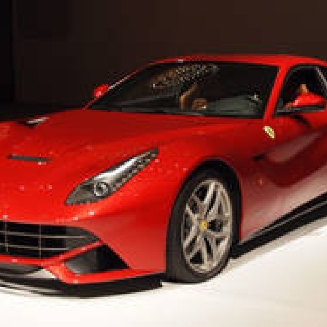 The F12 Berlinetta Arrives in Japan | Ferrari