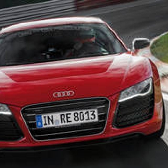 アウディR8のEV「R8 e-tron」に世界初のリアビューカメラを採用｜Audi