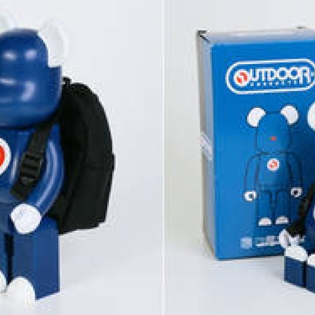 OUTDOOR PRODUCTS | Limited Edition 400% Be@rbrick Wearing the Classic Daypack