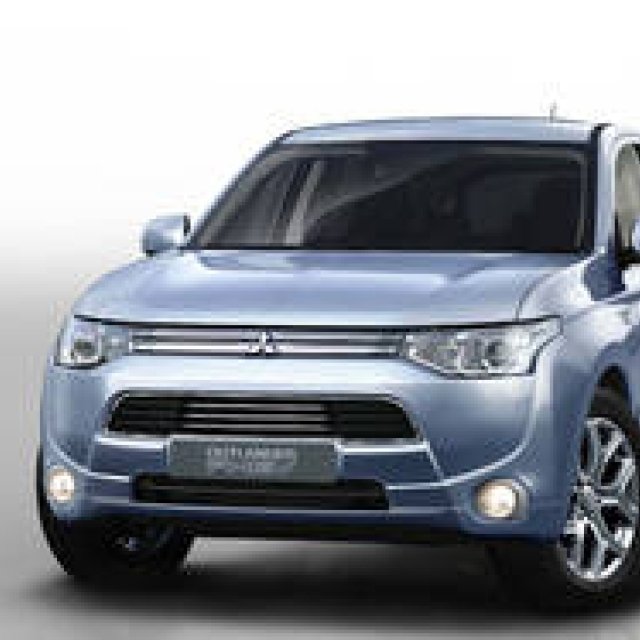 Mitsubishi to World Premiere Plug-in Hybrid in Paris | MITSUBISHI