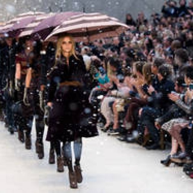 BURBERRY | Live from London, Tuesday, September 18th at 0:00 JST