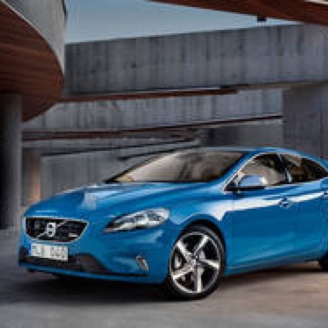 ボルボ新型「V40」に「Rデザイン」登場｜Volvo
