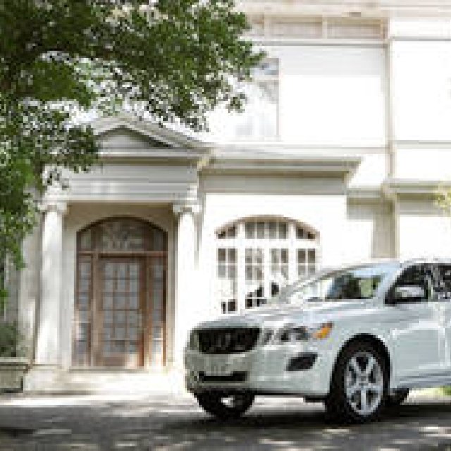 ボルボ「XC60 T5 R-DESIGN」に試乗｜VOLVO