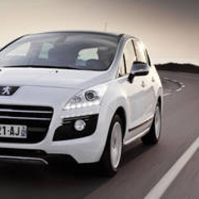 The Evolved 3008 Hybrid Arrives at the Paris Motor Show | Peugeot