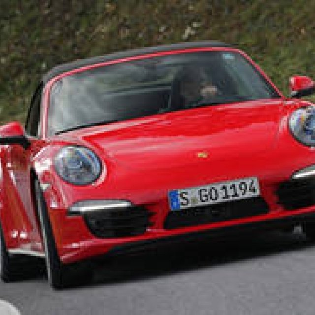 Test Drive: Porsche 911 Carrera 4 | Porsche