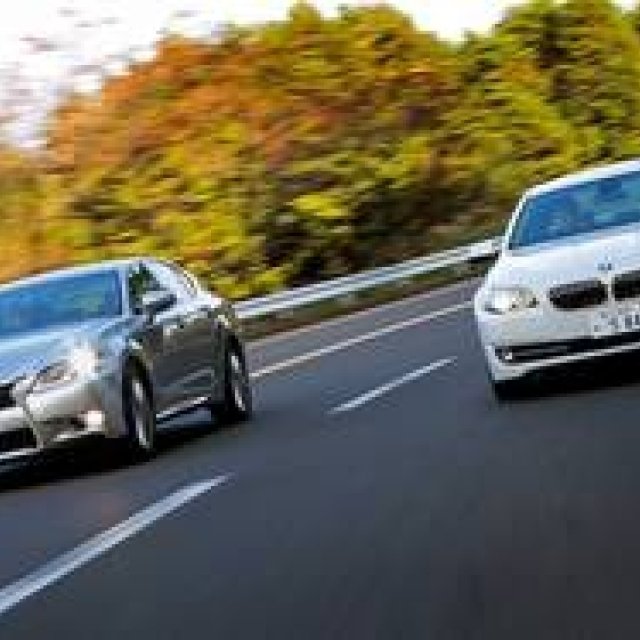 The World of the Japanese-German Premium Hybrid Saloon | LEXUS & BMW