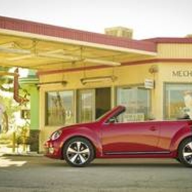 The Beetle Cabriolet Makes Its World Premiere | Volkswagen