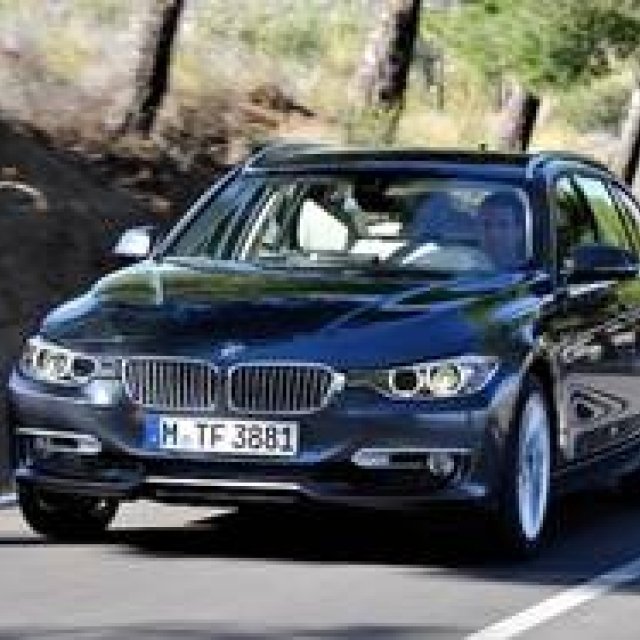 BMW 320i Touring Arrives in Japan | BMW