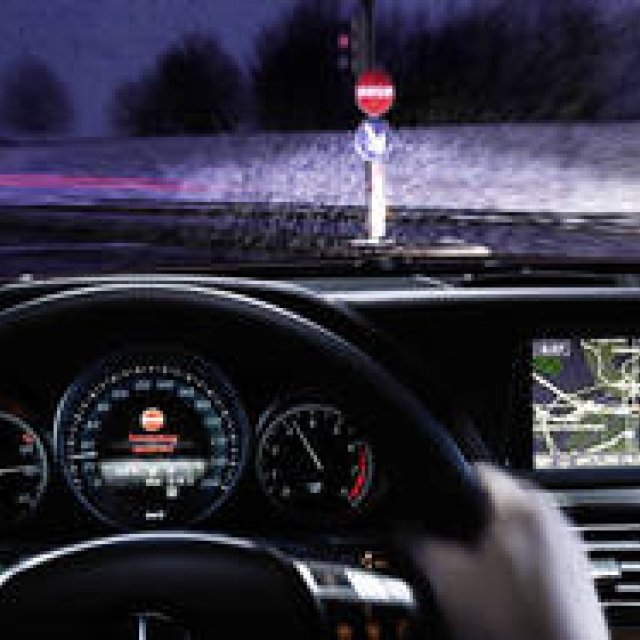 ドライバーによる逆走を防ぐ｜Mercedes-Benz