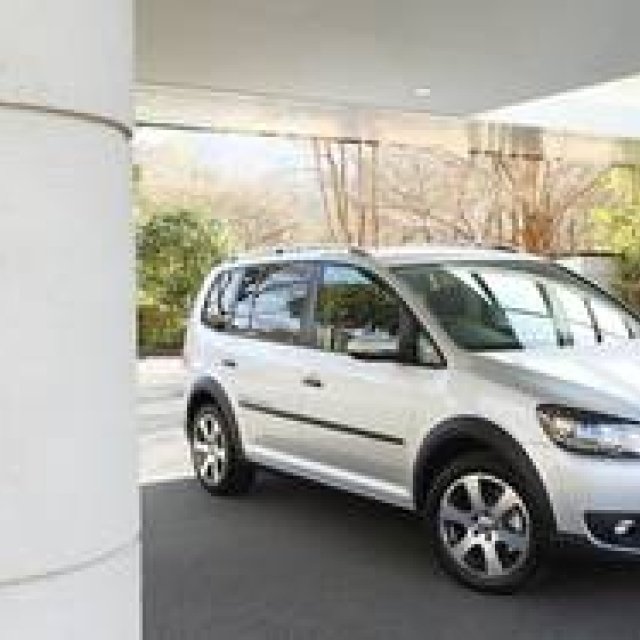 Test Drive: Volkswagen Cross Touran | Volkswagen