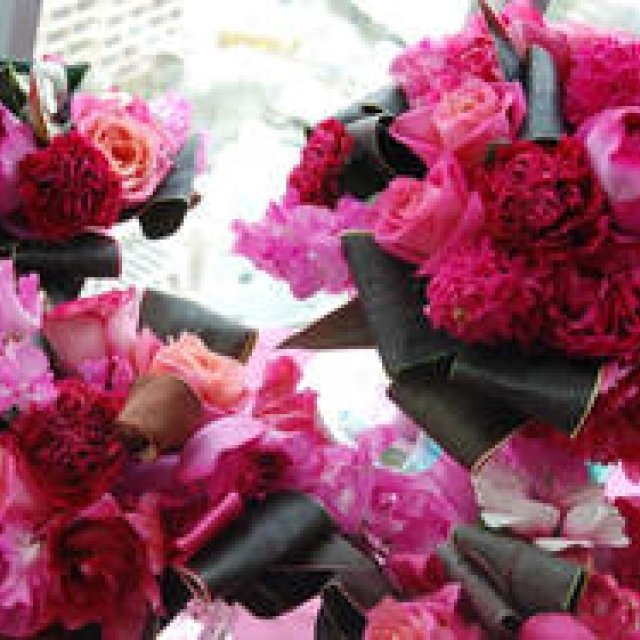 Series: Masami Wake | For Valentine's Day, "One Dozen Roses" – 12 Roses