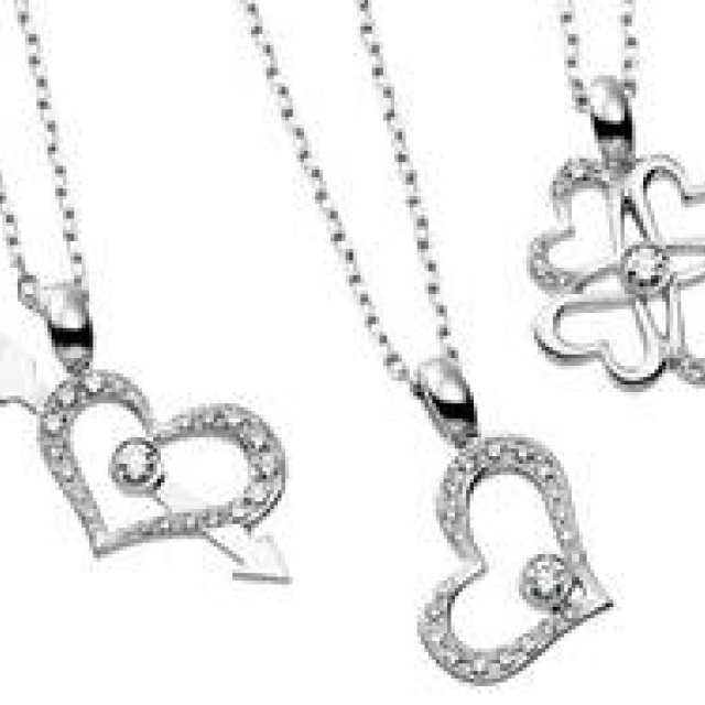Piaget: The "Piaget Heart" perfect for White Day.