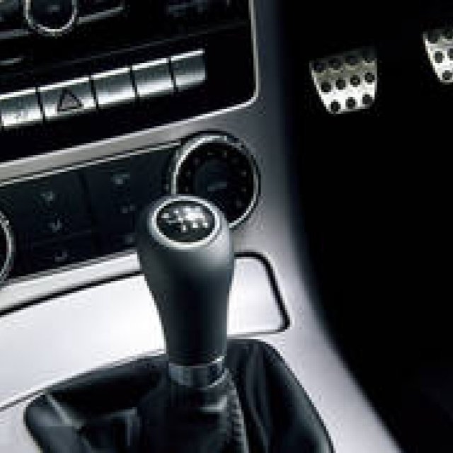 Manual Transmission Model Added to SLK-Class