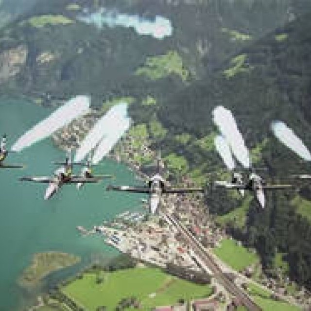 BREITLING | The 'Breitling Jet Team' Appears in the Japanese Skies!