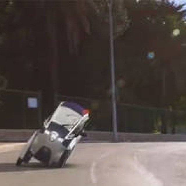 トヨタ、3輪EVと86オープンを公開｜Toyota