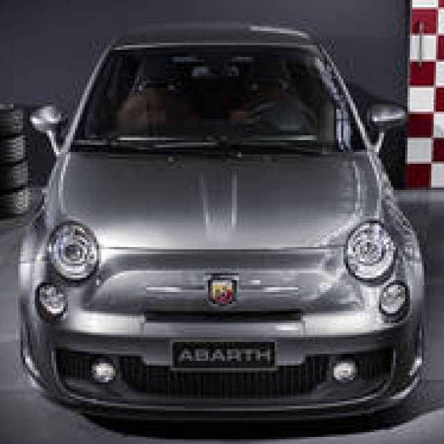 アバルト500に左ハンドル仕様を追加｜Abarth