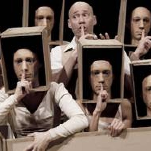 THEATER | The Stage Play "The Unmoving Traveler" by Compagnie Philippe Genty