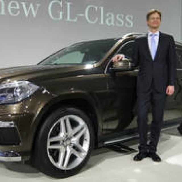 Mercedes-Benz GL-Class: The Luxury SUV Arrives in Japan