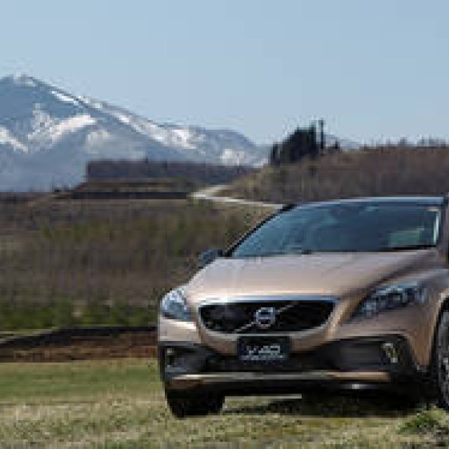 Volvo V40 Cross Country Launched in Japan | Volvo