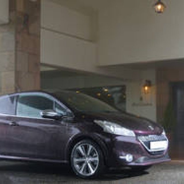 A Discussion of the Peugeot 208 XY | Peugeot