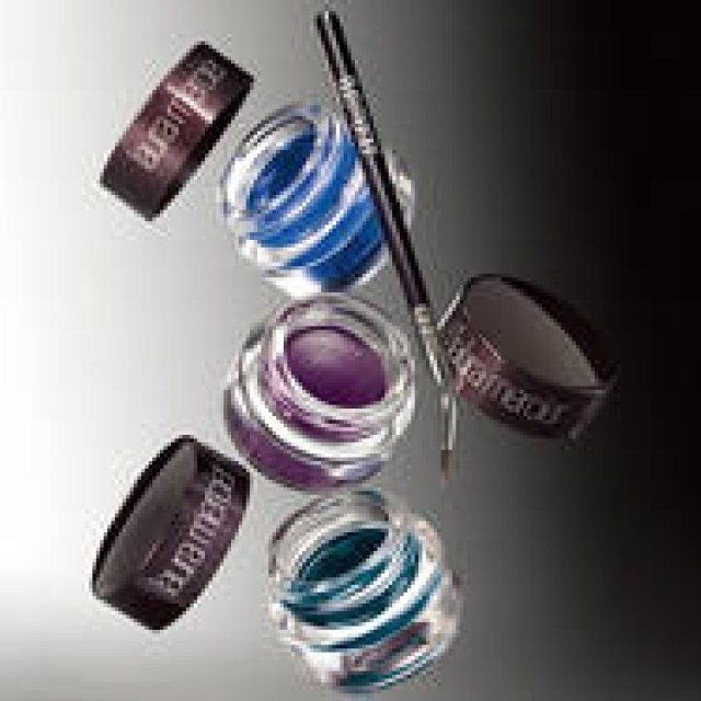 laura mercier | A semi-matte cream eyeliner with beautiful color payoff, available in six sophisticated shades.