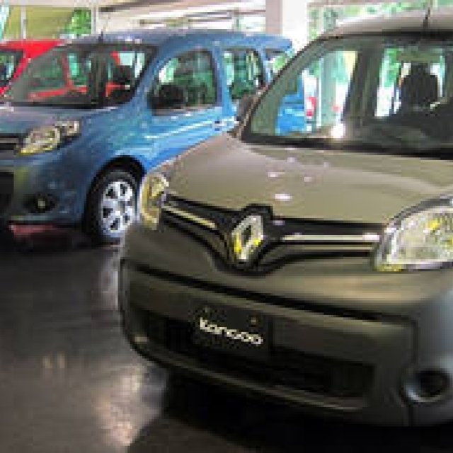 Renault Kangoo Gets a Refreshed Front Design