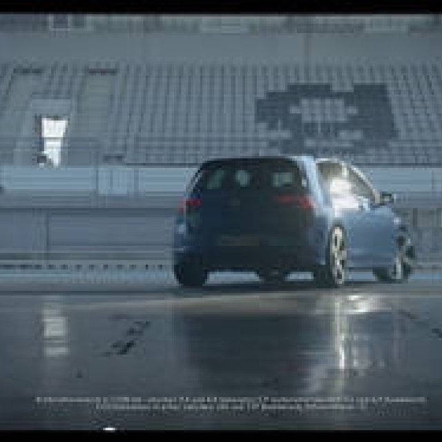 新型ゴルフRでWRCドライバーがサーキットを走行｜Volkswagen