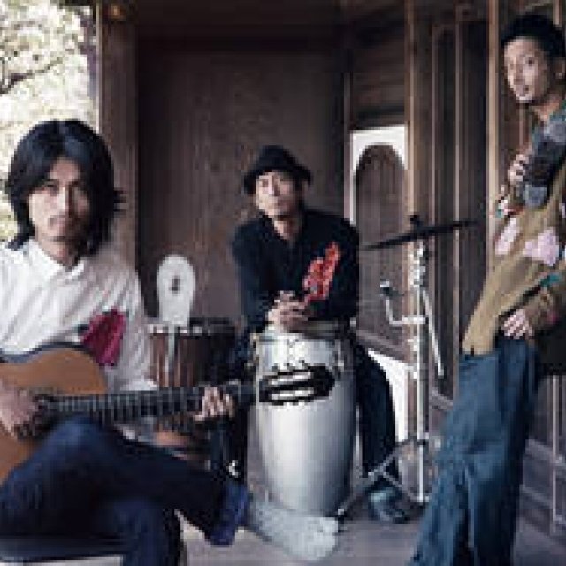 MUSIC | Guitar + Tap + Percussion: 'Conguero Tres Hoofers'