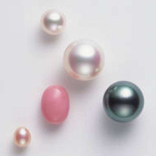 MIKIMOTO | The Pearl Academy: Part 3 – Pearl Jewelry Coordination for Working Women