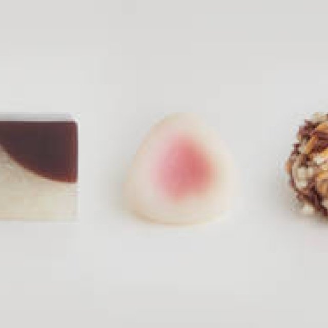EAT | Toraya Hosts "Sweet Cat Exhibition" in Roppongi