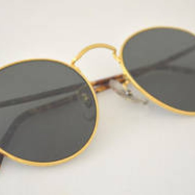 Continuer: Reinterpreting Ray-Ban's 90s Metal Series
