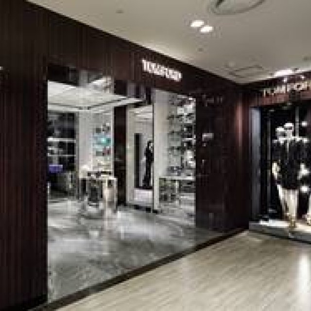 TOM FORD｜うめだ阪急にアクセサリー中心の期間限定ストア