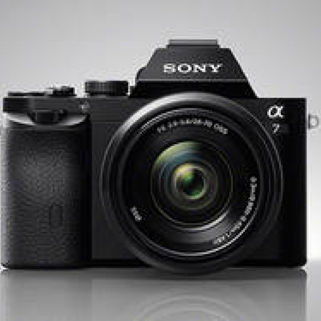 Sony | Birth of the world's first full-frame mirrorless interchangeable-lens camera, the α7 and α7R.
