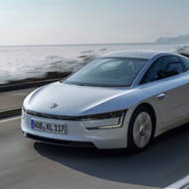 Volkswagen's Plug-in Hybrid "XL1" and More Debut in Japan