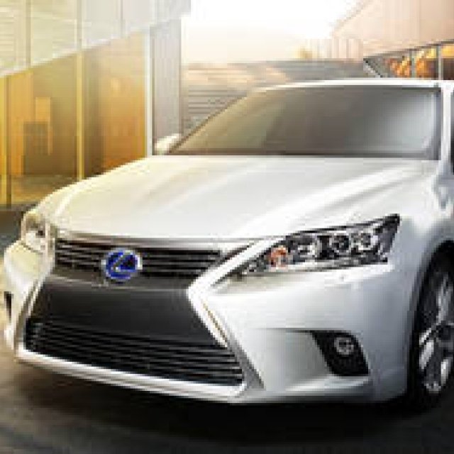 Lexus Unveils CT200h with Spindle Grille in China