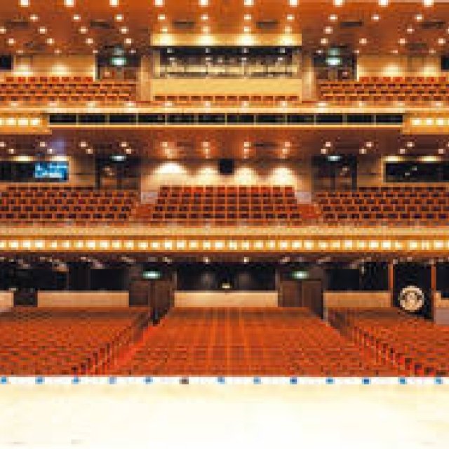 TRAVEL | A Splendid Start to the Year with Luxurious Hotel Stays and Kabuki Performances