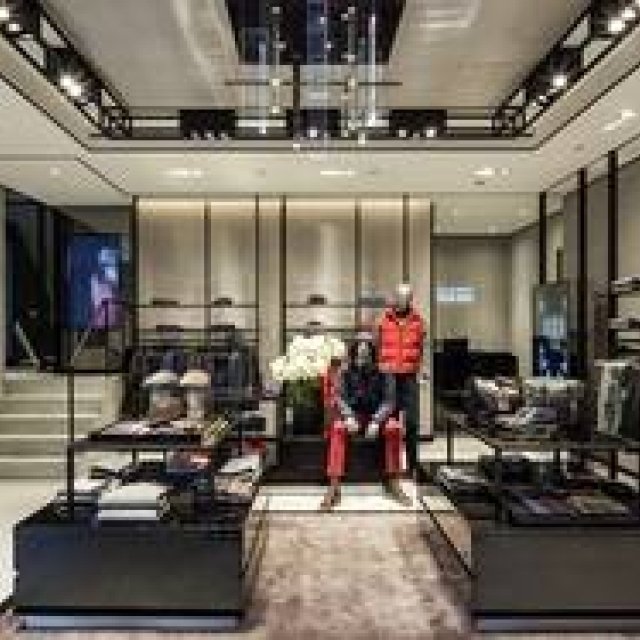 HUGO BOSS｜日本で唯一の旗艦店「BOSS ストア 表参道」が誕生