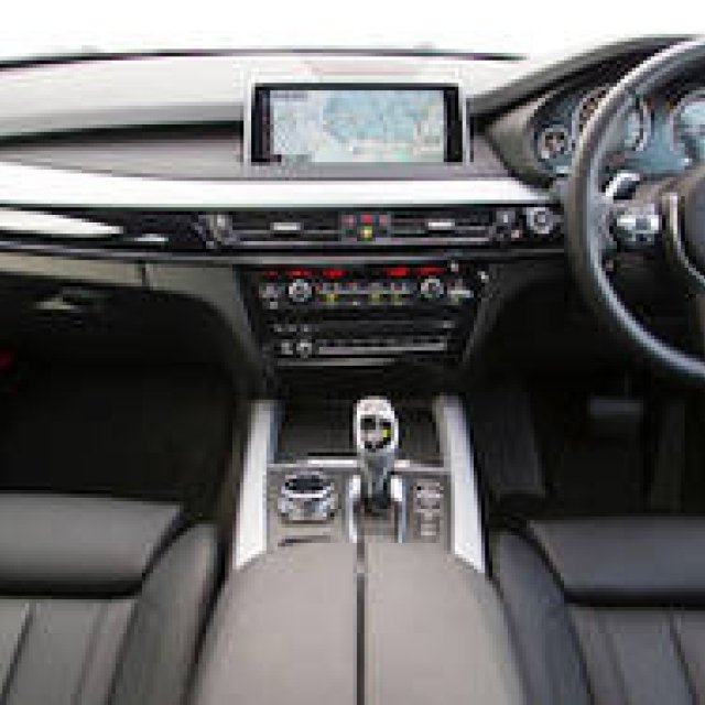 Testing the Capabilities of the X5 on Snow | BMW