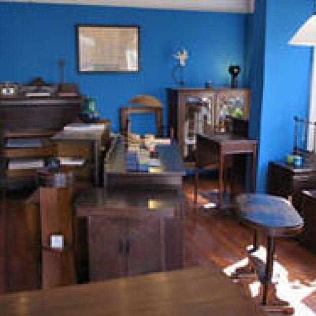 on the shore | A shop specializing in Shanghai Art Deco furniture
