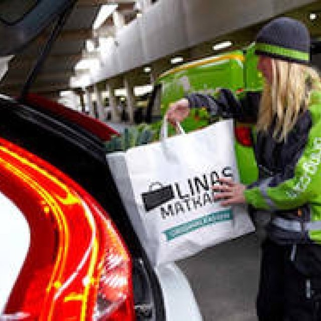 Volvo Launches the World's First 'Roaming Delivery' Service