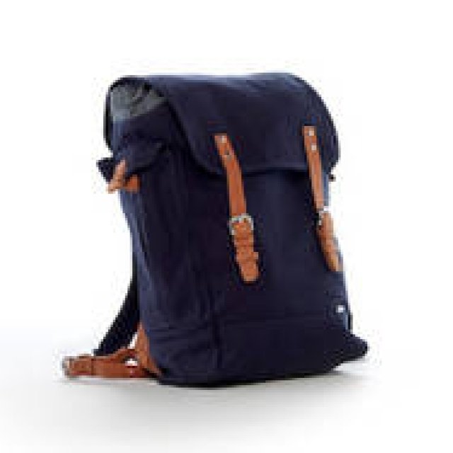 An inflatable child seat that's easy to carry | Volvo
