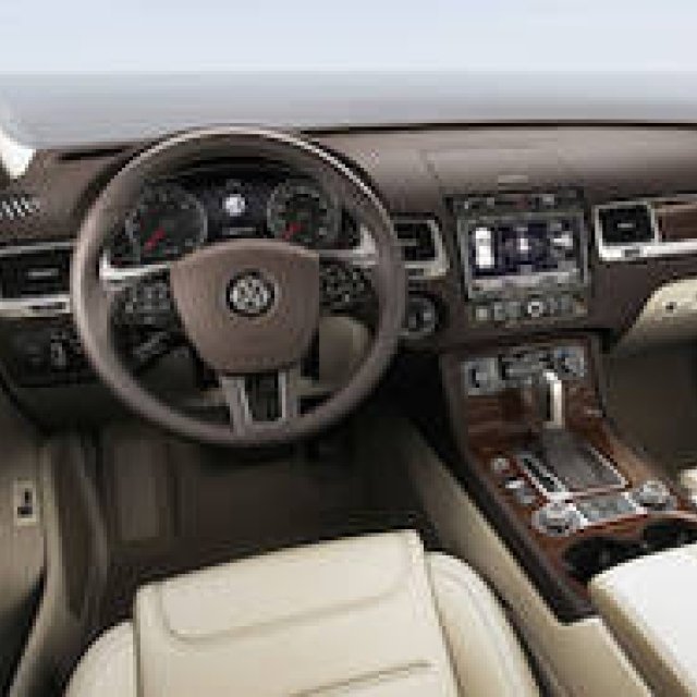 Second-Generation Touareg Receives Minor Change | Volkswagen