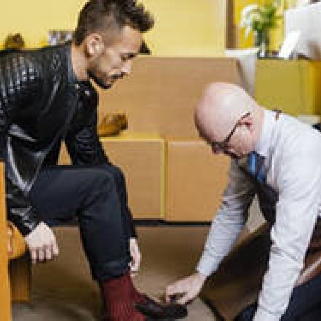 Hidetoshi Nakata Confronts a John Lobb Artisan (Measurement 2) | JOHN LOBB
