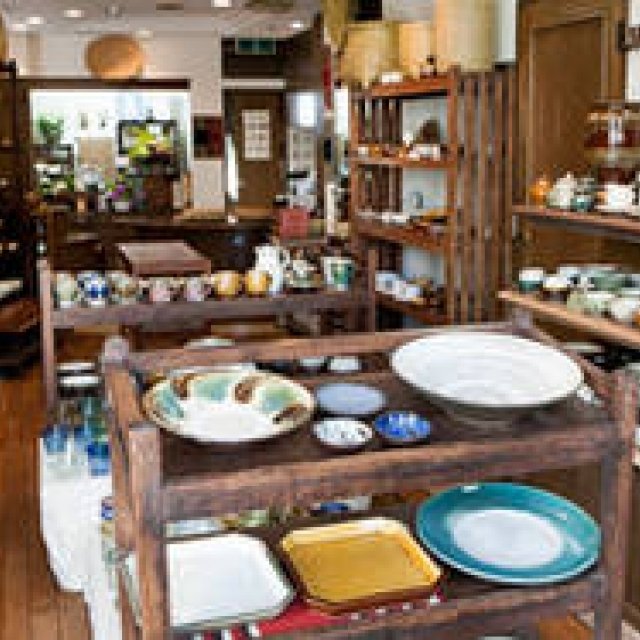 Te-shigoto | Introducing Te-shigoto, offering a lifestyle inspired by Japanese folk craft.